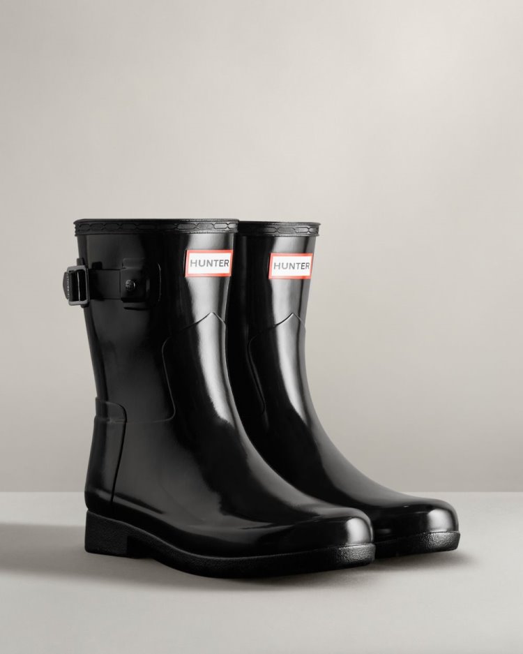 Black Women's Hunter Refined Slim Fit Short Gloss Rain Boot Short Rain Boots South Africa | BBFWRLN